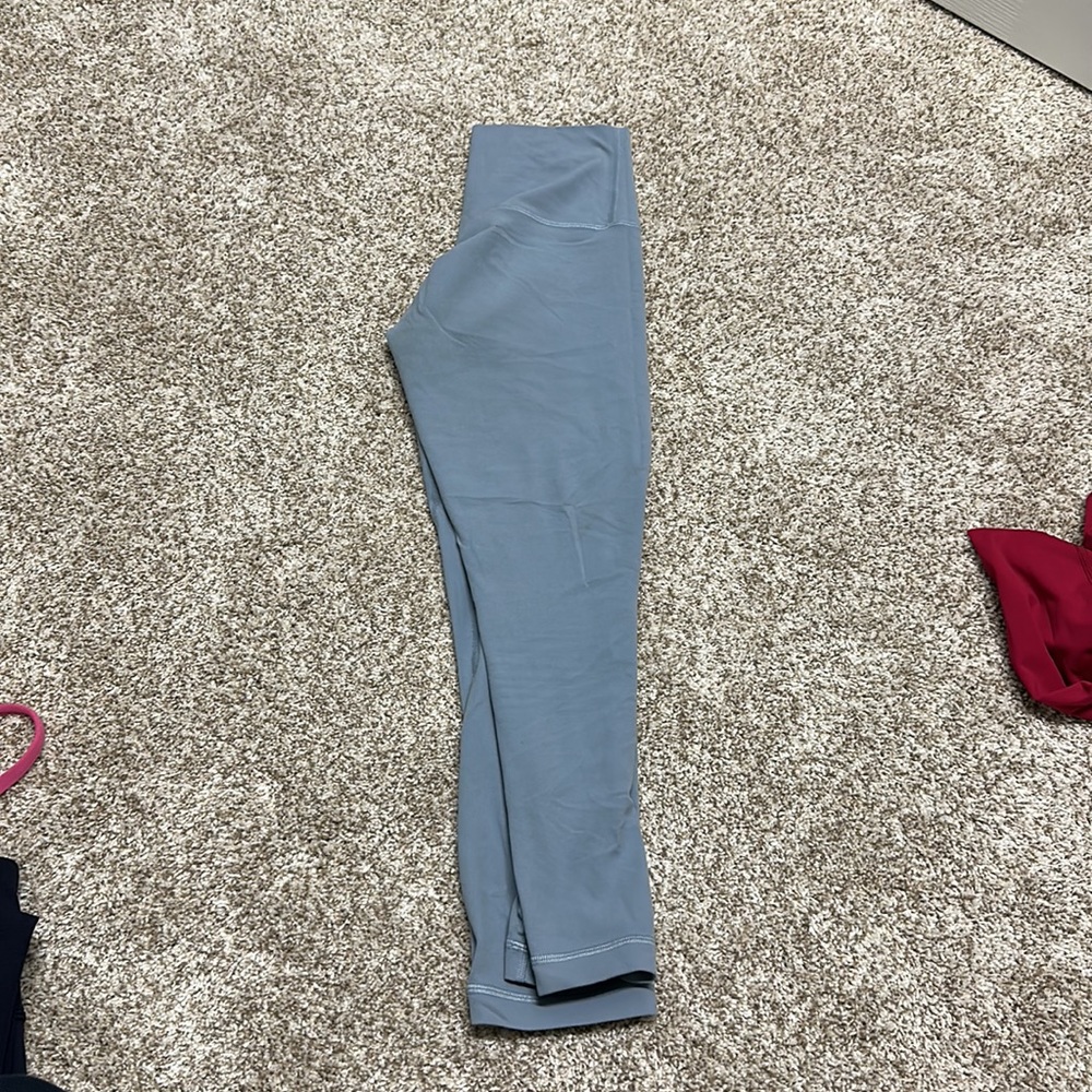 ALIGN CROP *21" Lululemon 
Chambray
Size: 4 Qty: 1